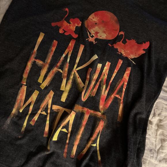 Women's Disney Lion King Hakuna Matata SzM Shirt - Picture 2 of 4